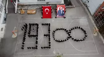 Amasya'da öğrencilerden '1938 ve sonsuzluk' koreografisi