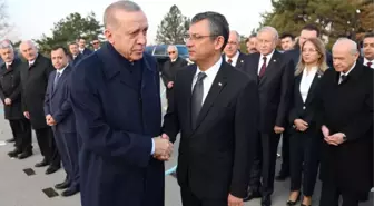 İlk karşılaşma! Cumhurbaşkanı Erdoğan ile CHP lideri Özel Anıtkabir'de tokalaştı