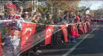 Ata'ya Saygı Zinciri ile Atatürk'ün Ölüm Yıl Dönümü Anıldı