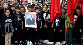 Kuşadası'nda Atatürk'ün ölüm yıl dönümü törenle anıldı