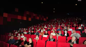 Balçovalı Gaziler ve Olgun Gençlik Merkezi Üyeleri Atatürk Filmini İzledi
