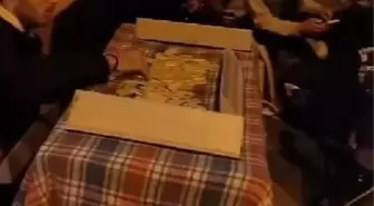 KADIKÖY'DE ÜNLÜ KOZMETİK MAĞAZASININ AÇILIŞI İÇİN YÜZLERCE KİŞİ KUYRUĞA GİRDİ '12 SAATTİR BEKLİYORUM'