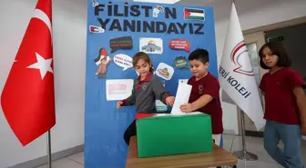 Antalya'da öğrenciler Filistin'e yardım kumbarası oluşturdu