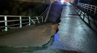 Edremit'te sağanak yağış nedeniyle köprü çöktü