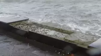 Silivri'de Sağanak Yağış ve Fırtına Zor Anlar Yaşattı