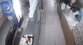 Tuzla'da Lokantaya Yıldırım Düştü