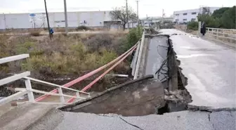 Edremit'te köprü çöktü