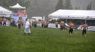 Fethiye'de düzenlenen Ramazan Çatal Yağlı Güreşleri'ni Mustafa Batu kazandı
