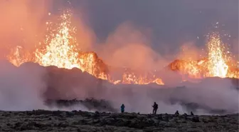 İzlanda'da yanardağ patlaması riski: Grindavik kasabası tahliye edildi