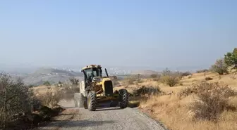 Malatya Yeşilyurt ilçesinde depremlerde hasara uğrayan yollarda yenileme çalışması