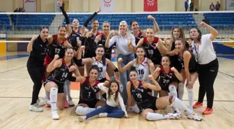 Bilecik Belediyesi Voleybol Takımı Bilecik Derbisini Kazandı