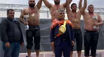Muğla Fethiye'de düzenlenen Ramazan Çatal Yağlı Güreşlerinde İsmail Çırak üçüncü oldu