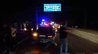 Antalya'da Kırmızı Işıkta Bekleyen Otomobile Arkadan Çarpma Kazası