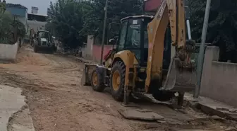 Turgutlu Belediyesi, sağanak yağış sonrası kırsal mahallelerde yol açma ve düzenleme çalışmalarına devam ediyor