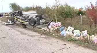 Afyonkarahisar'da Kamyonetlerin Çarpışması Sonucu Ölü ve Yaralılar Var