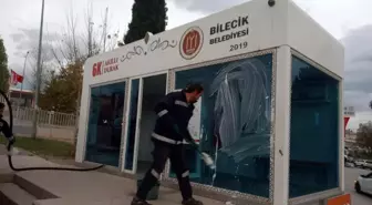 Bilecik Belediyesi Akıllı Durakları Temizliyor