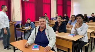 Manisa'da 40 yaşındaki çift üniversiteye başladı