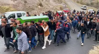 Kadın evinde saldırıya uğrayarak öldürüldü, eşi ve oğulları gözaltına alındı