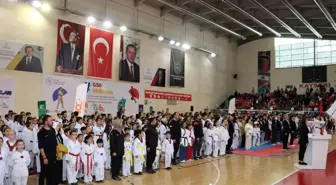 Taekwando Sporcuları Kuşak Töreniyle Yeni Kuşaklarına Kavuştu