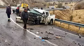 Sivas'ta pikap ile tır çarpıştı: 2 yaralı