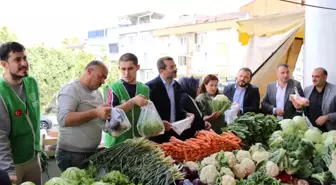 Bursalılar İsrail'in saldırdığı Gazzelilere yardım için pazar kurdu