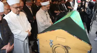 Diyanet İşleri Başkanı Ali Erbaş, annesinin cenaze namazını kıldırdı