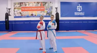 Macaristan'da dünya karate şampiyonasında kürsüye çıkan kız kardeşler