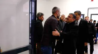 Şırnak Valisi Cevdet Atay, yangında hayatını kaybeden Umutcan Mahmut Küden'in ailesine taziye ziyaretinde bulundu