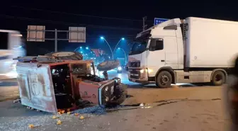 Tokat'ın Erbaa ilçesinde tırla çarpışan traktördeki 2 kişi yaralandı