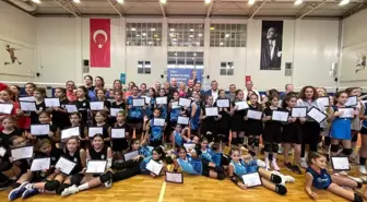 Nilüfer Belediyesi Mini Voleybol Şenliği 800 çocuğu sporla buluşturdu