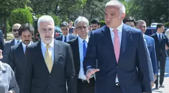 Bakan Ersoy'dan, Tamer Karadağlı'nın Devlet Tiyatroları Genel Müdürü olarak atanmasına ilişkin eleştirilere yanıt