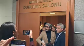 Gazeteci Barış Pehlivan'ın 'Kamu Görevlisine Alenen Hakaret' Suçundan Yargılandığı Dava Düşürüldü