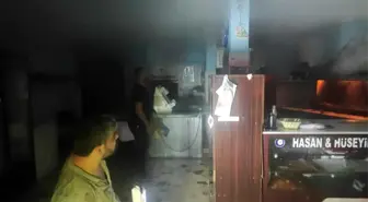 Hatay'ın Arsuz ilçesinde bir iş yerinin bacasında yangın çıktı
