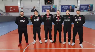 Afyonkarahisar Belediye Başkanı Mehmet Zeybek, Hentbol U-15 Erkek Milli Takımını Ziyaret Etti