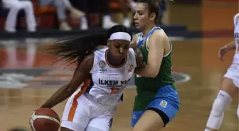 Tarsus Spor, İzmit Belediyespor'a mağlup oldu