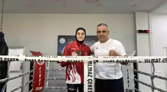 16 Yaşındaki Fatma Çeken Muay Thai Dünya Şampiyonu Oldu