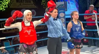 Milli Antrenör Amcasının İsrarıyla Muay Thai Yapan Genç Kız Dünya Şampiyonu Oldu