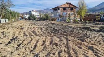 Tokat'ın Pazar ilçesinde sıcak asfalt çalışmaları devam ediyor