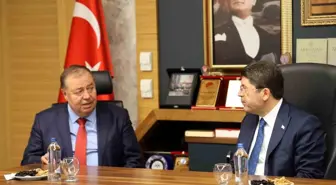 Adalet Bakanı Yılmaz Tunç, Kilis Belediye Başkanı Servet Ramazan ile bir araya geldi
