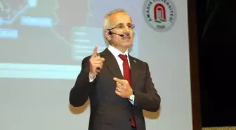 Ulaştırma Bakanı Abdulkadir Uraloğlu Amasya Üniversitesi'nde 'ilk ders' sunumu yaptı