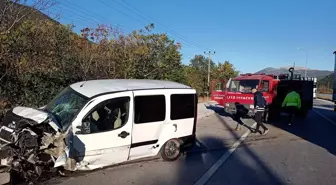 Burdur'da Otomobil Kazası: İki Kişi Yaralandı