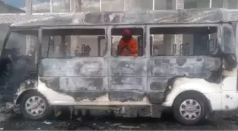 Iğdır'da Elektrik Kontağından Çıkan Yangında Minibüs Kullanılamaz Hale Geldi
