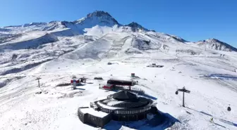 Erciyes Kayak Merkezi'nde Kar Yağışı Etkili Oldu