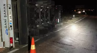 Kırıkkale'de Tır Kazası: 2 Kişi Yaralandı, 2 Büyükbaş Hayvan Telef Oldu