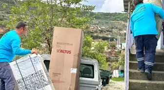 Manisa Büyükşehir Belediyesi, yangında eşyalarını kaybeden aileye yardım eli uzattı