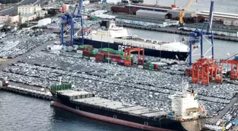 Türkiye'de satışa sunulacak binlerce sıfır araç Haydarpaşa Limanı'nda