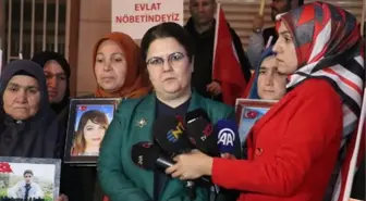 TBMM İnsan Hakları İnceleme Komisyonu Başkanı Derya Yanık, HDP binası önünde evlat nöbeti tutan aileleri ziyaret etti