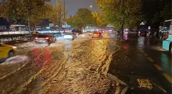 Ankara'da sağanak yağışın ardından cadde ve sokaklar göle döndü