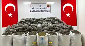 Diyarbakır'da EYP ve teröristlere ait yaşam malzemeleri ele geçirildi