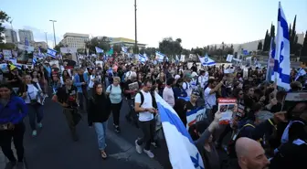 İsrailli Esirlerin Aileleri Tel Aviv'den Batı Kudüs'e Yürüdü